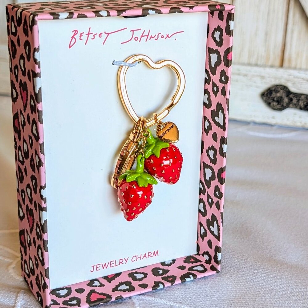 π Betsey Johnson Backpack Purse Key Fob Charm π - Picture 2 of 6